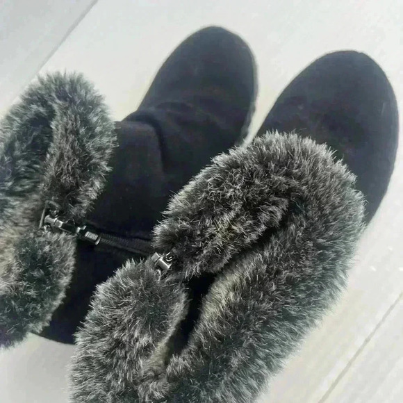 Khombu Lindsey Ladies' All Weather Black Suede Top Faux Fur Boots Size 7m - Picture 3 of 8